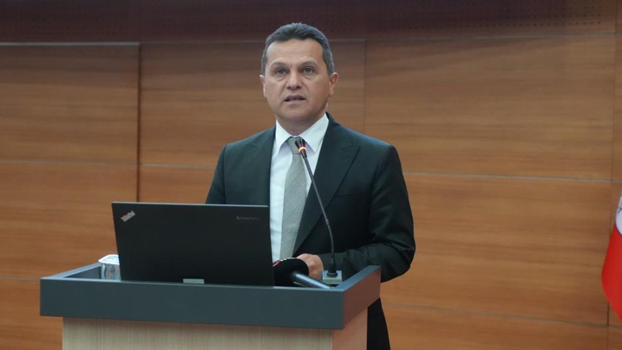 Rektör Ahmet Hamdi Topal