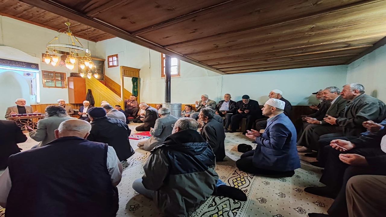 Sukuti Sultan Türbesi'nde (1)