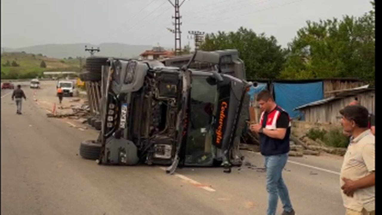 Taşköprü Çördük Köyü Tır Kazası (2)