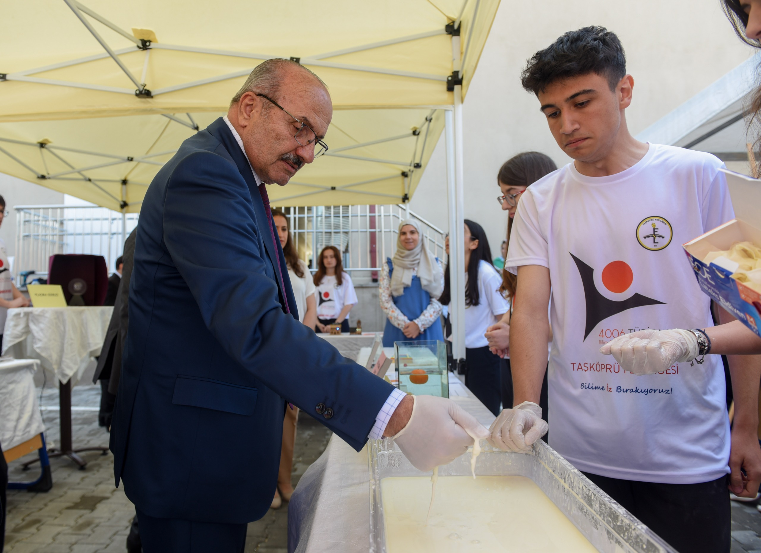 Taşköprü Fen Lisesi Öğrencileri Bilimle Sahnedeydi