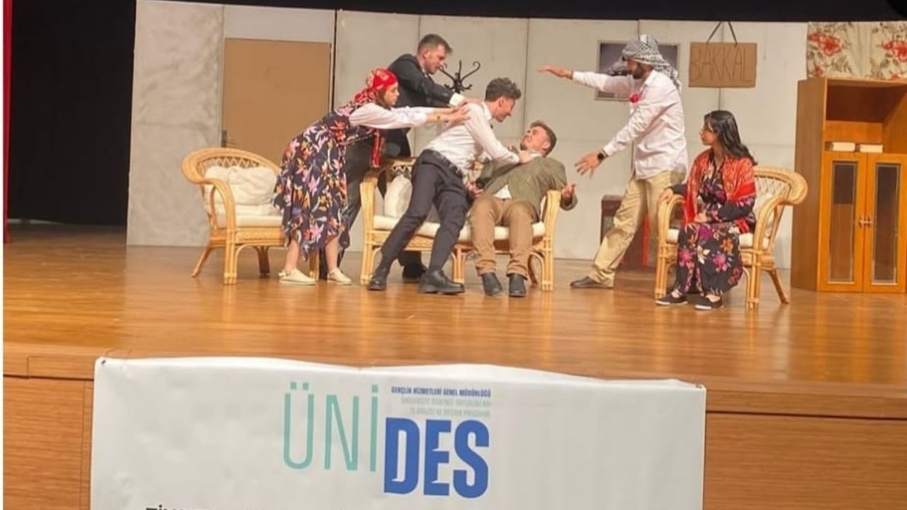Taşköprü Myo’lu Gençler Ulusal Tiyatro Festivali’nde Sahne Aldı (2)