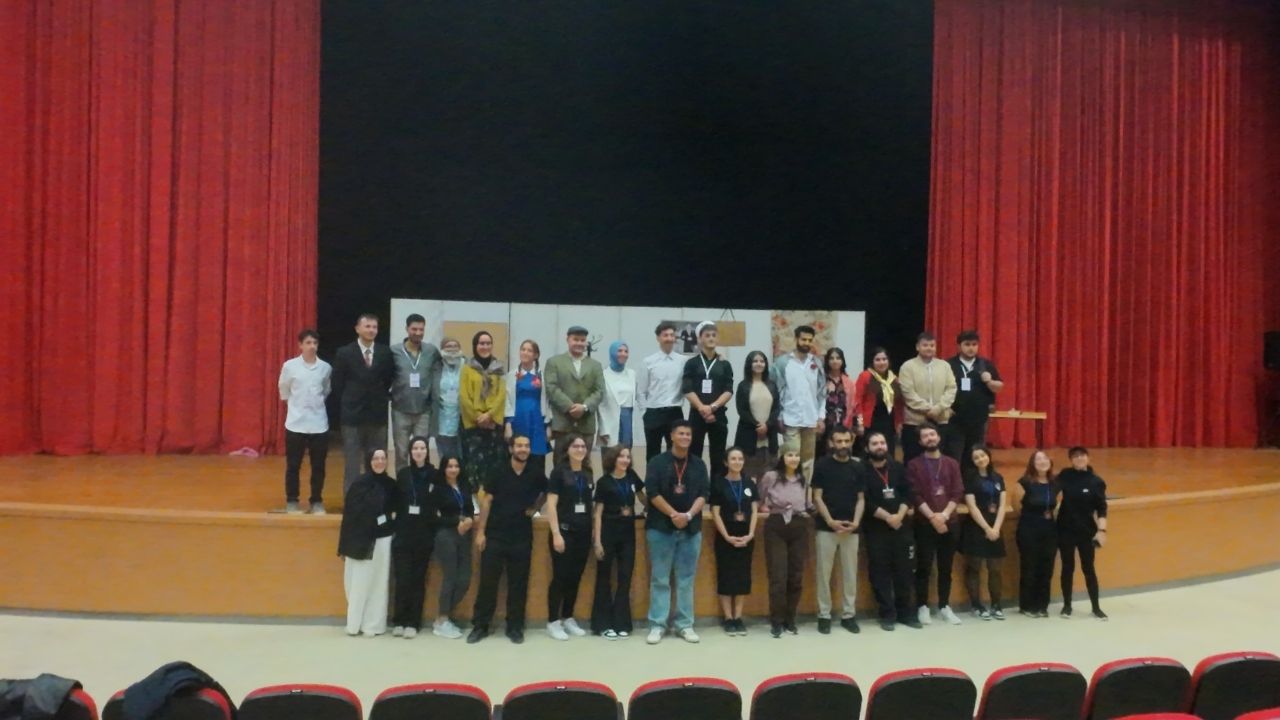 Taşköprü Myo’lu Gençler Ulusal Tiyatro Festivali’nde Sahne Aldı (3)