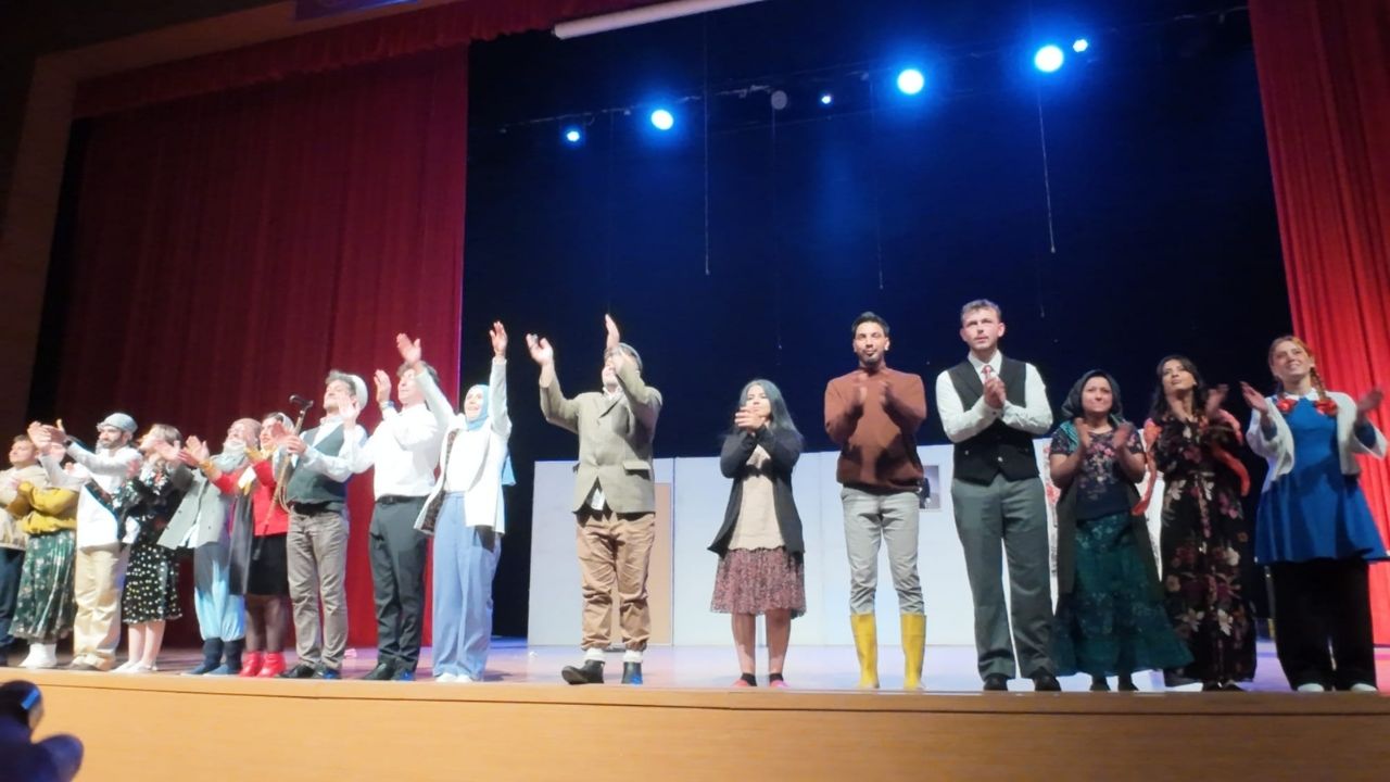 Taşköprü Myo’lu Gençler Ulusal Tiyatro Festivali’nde Sahne Aldı (4)