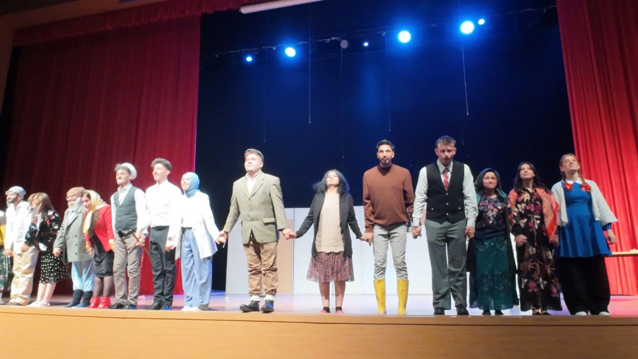 Taşköprü Myo’lu Gençler Ulusal Tiyatro Festivali’nde Sahne Aldı (7)