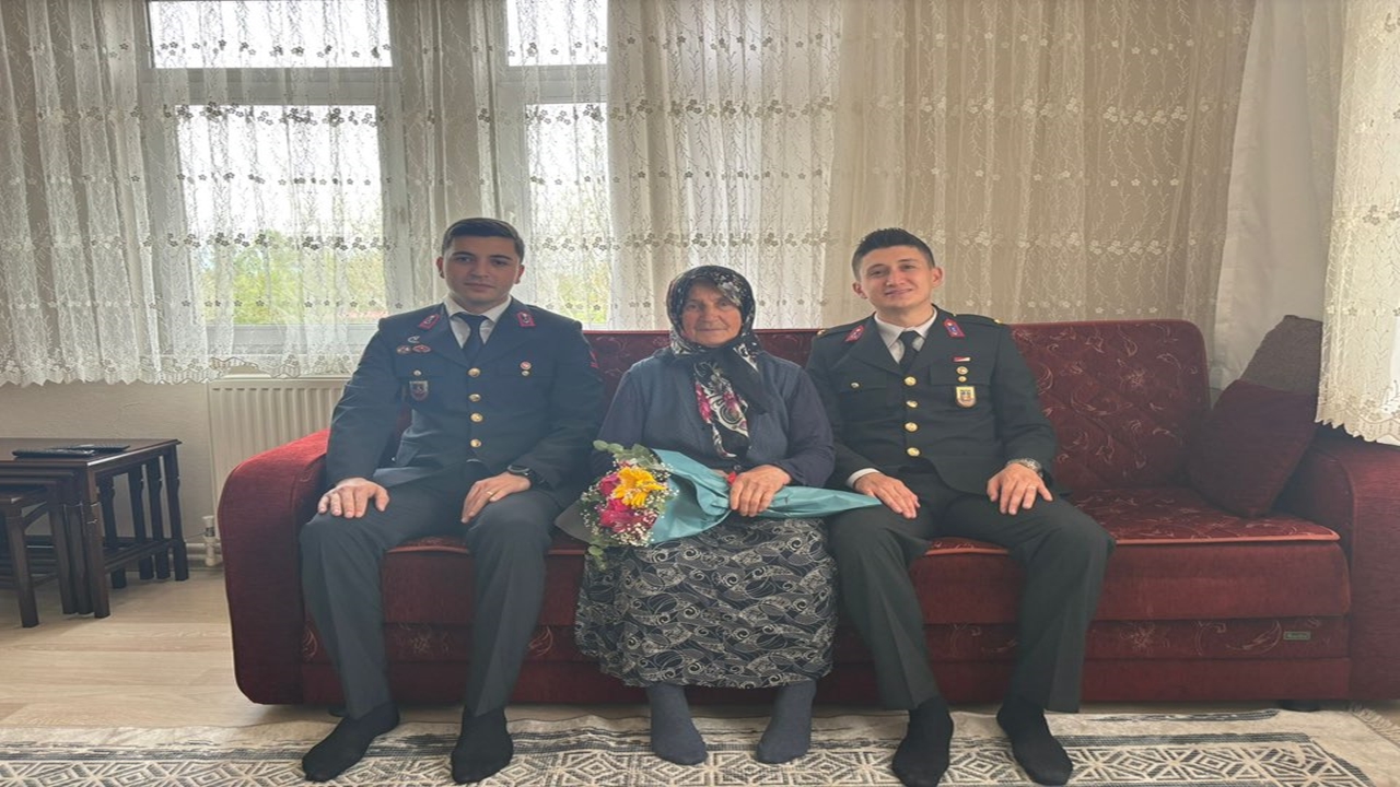 Taşköprü Şehit Anneleri Asker Çiçek (2)