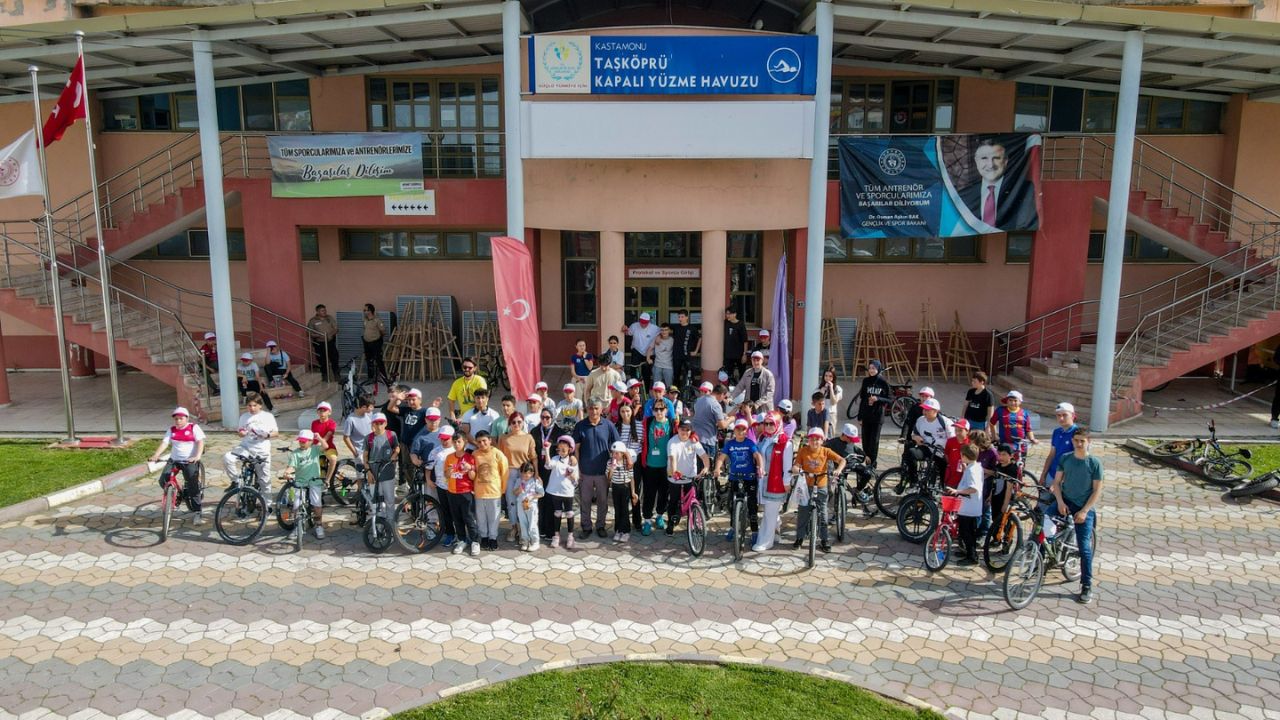Taşköprü’de 19 Mayıs’a Özel Bisiklet Turu Gençler Pedallara Bayram İçin Bastı (4)