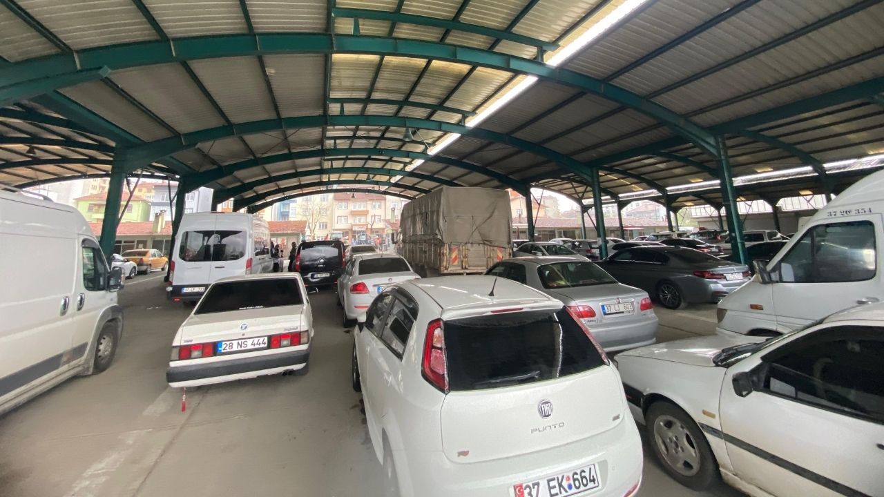 Taşköprü’de Dolu Endişesi Araçlar Cuma Pazarı'na Taşındı (2)