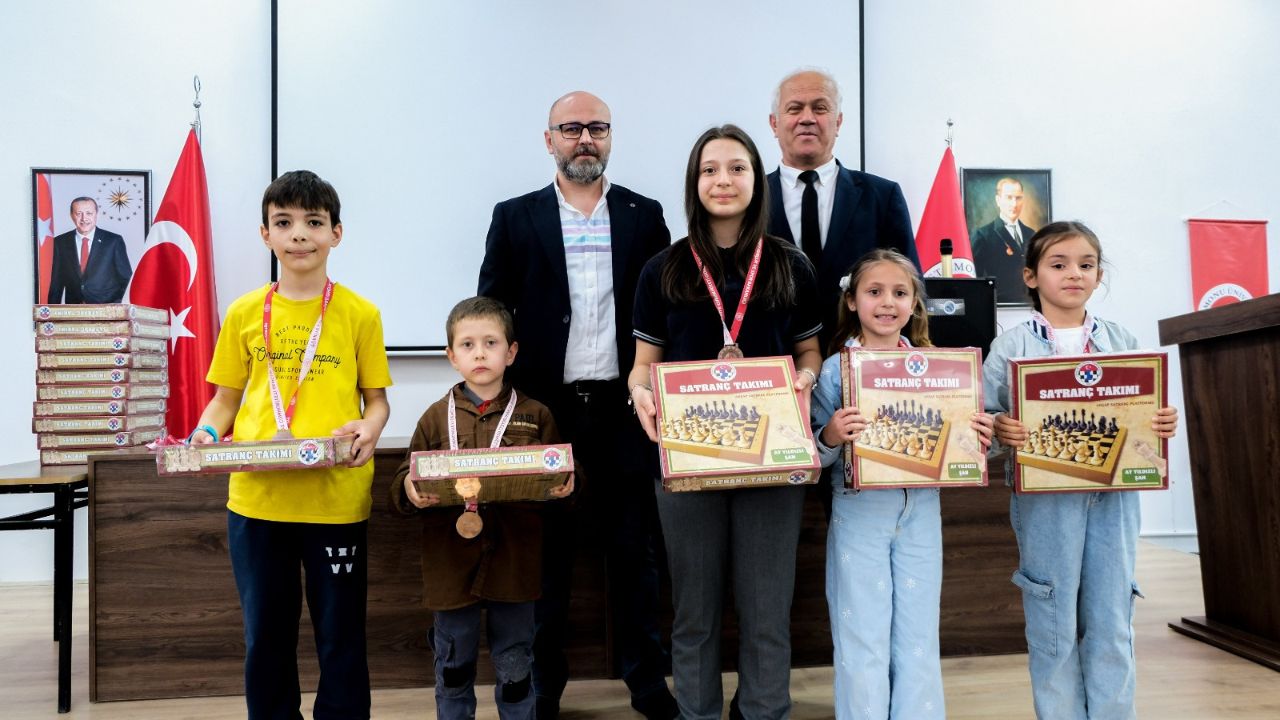 Taşköprü’de Genç Beyinler Satranç Turnuvasında Kıyasıya Yarıştı (7)