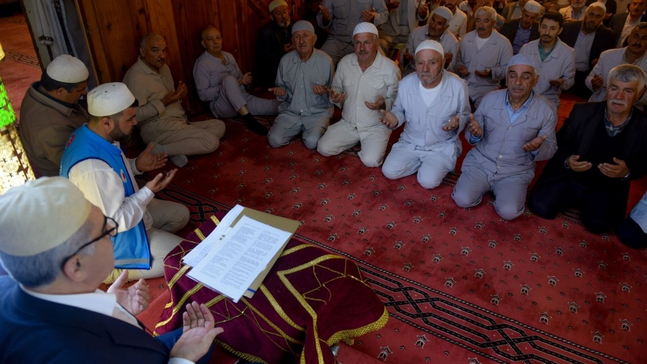 Taşköprü'den 48 Hacı Adayı Dualarla Uğurlandı (4)