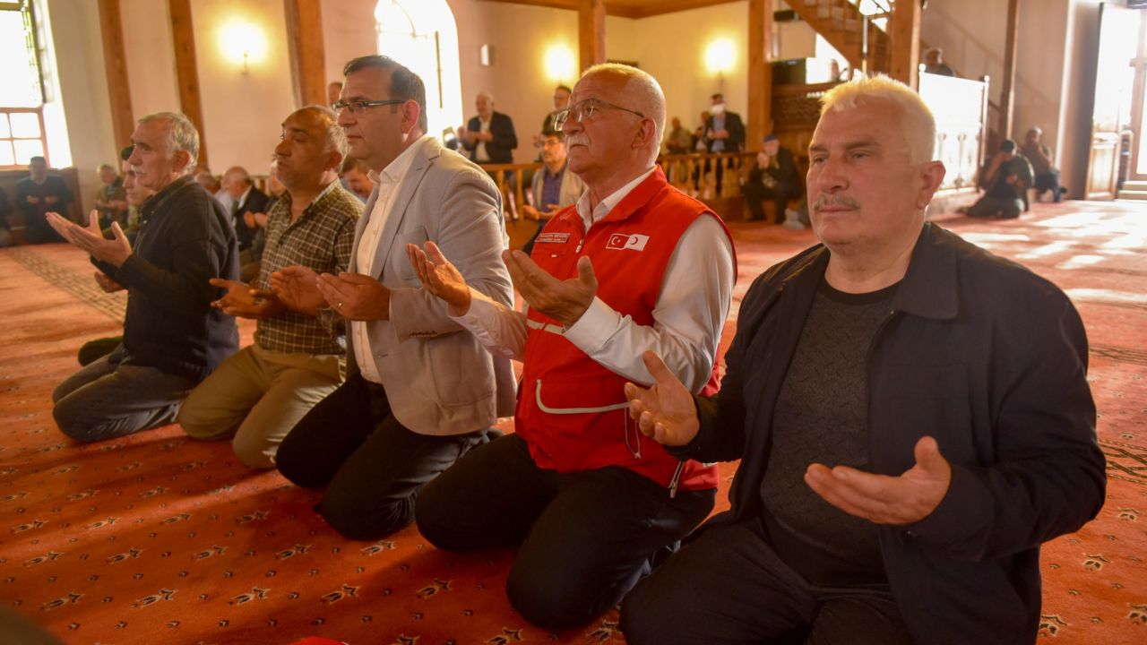 Taşköprü'den 48 Hacı Adayı Dualarla Uğurlandı (6)