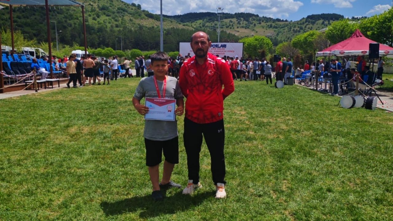 Taşköprülü Genç Güreşçiden Büyük Başarı Türkiye Üçüncülüğü Geldi! (1)