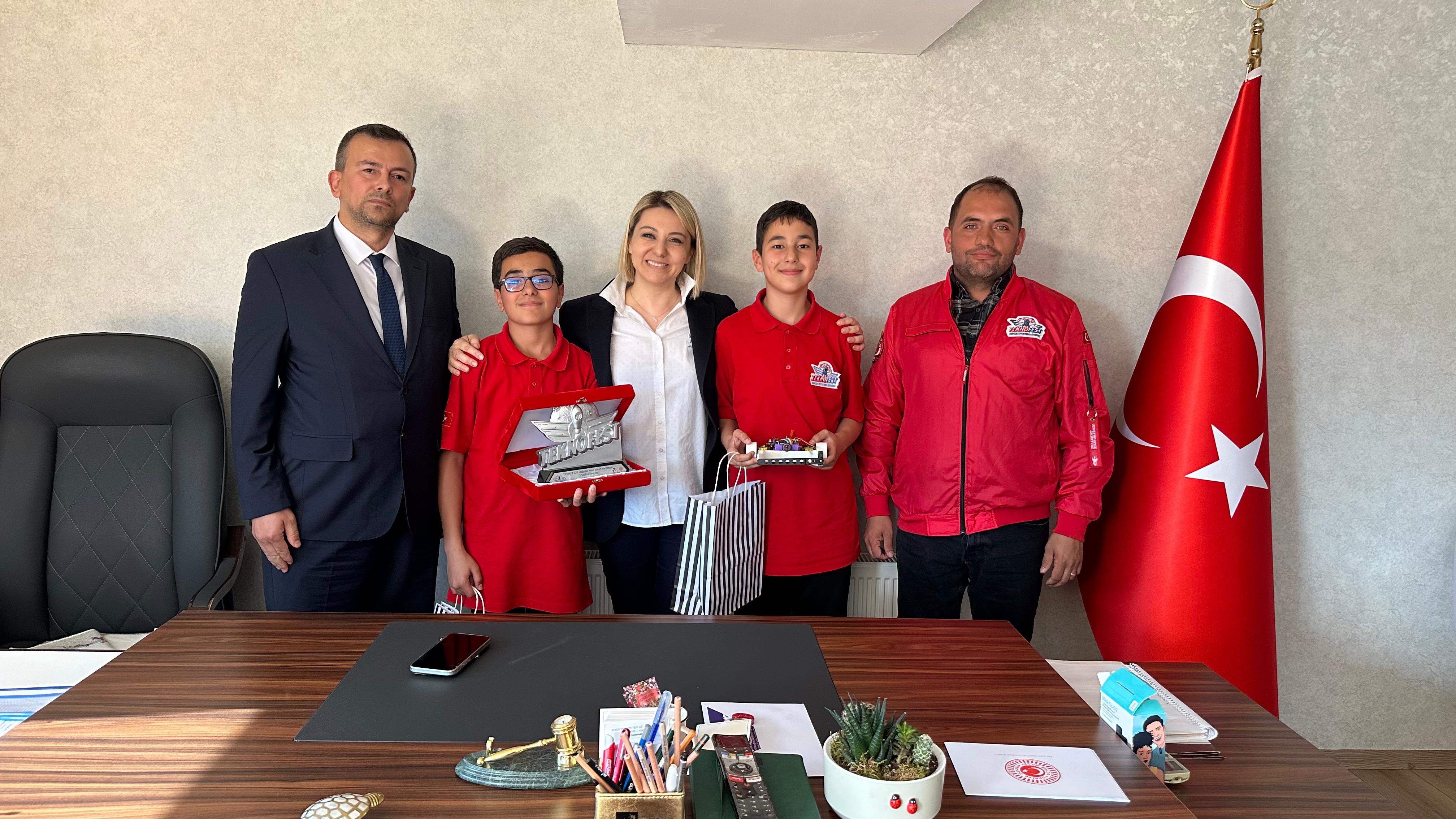 Taşköprü'nün Dünya İkincisi Öğrencileri Milletvekili Ekmekci Ile Buluştu