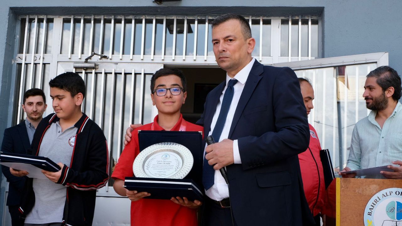 Uluslararası Başarıya Okulda Anlamlı Kutlama Taşköprü Robot Takımıyla Gururlandı (8)