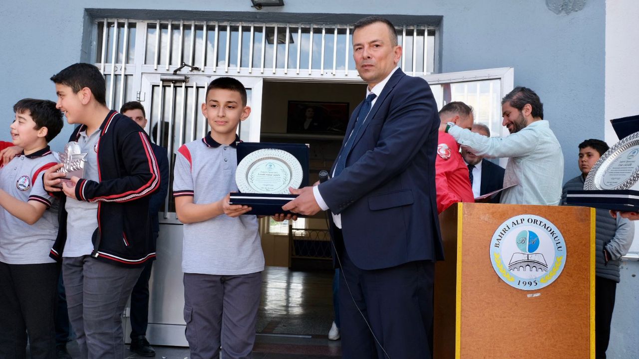 Uluslararası Başarıya Okulda Anlamlı Kutlama Taşköprü Robot Takımıyla Gururlandı (9)