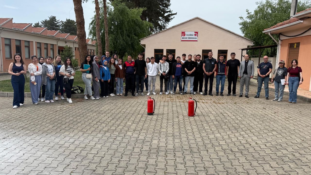 Yangın Tatbikatı Gerçeğini Aratmadı! Taşköprü Myo’da Uygulamalı Eğitim (7)