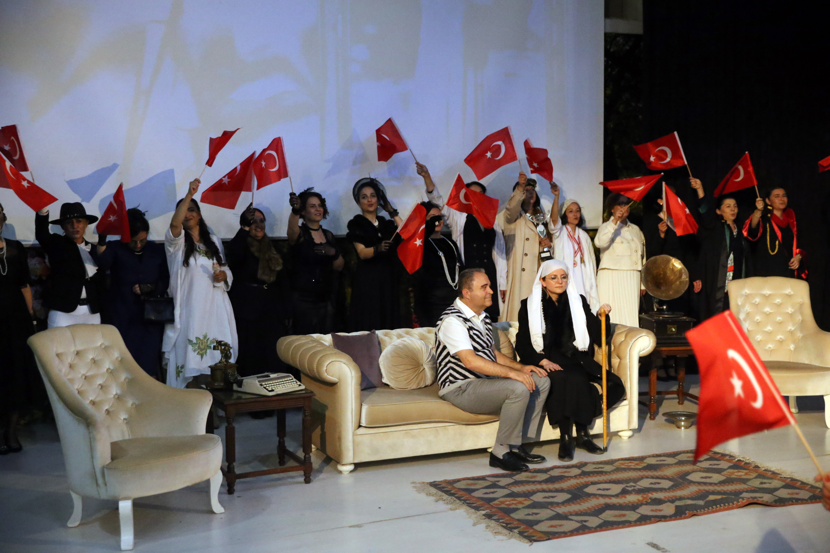'Zamansız Kadınlar' Tiyatro Gösterisi Kastamonu'da Sahnelendi