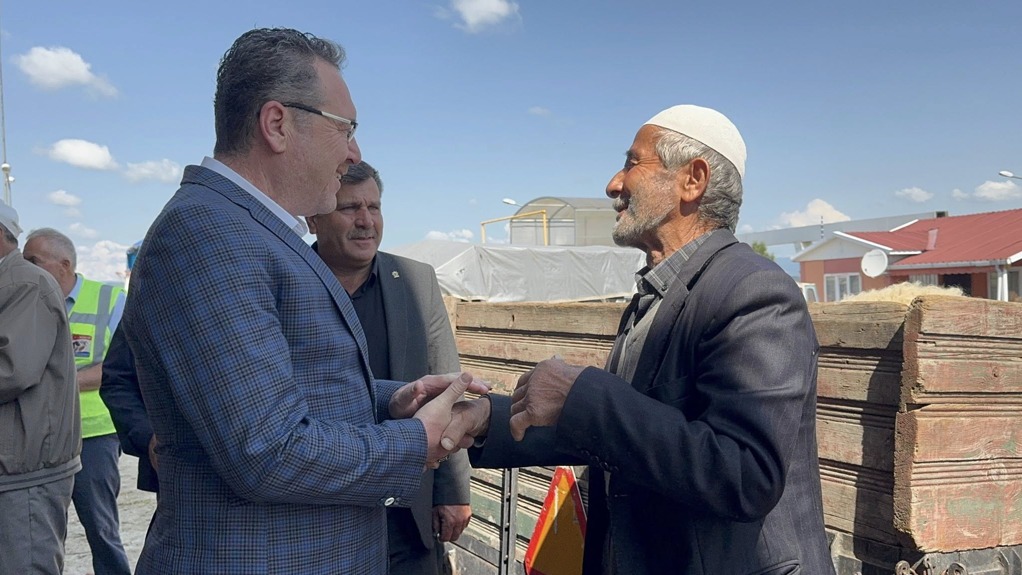 Ak Parti İl Başkanı Sevgilioğlu, Küçük Hayvan Pazarı’nı Ziyaret Etti 1