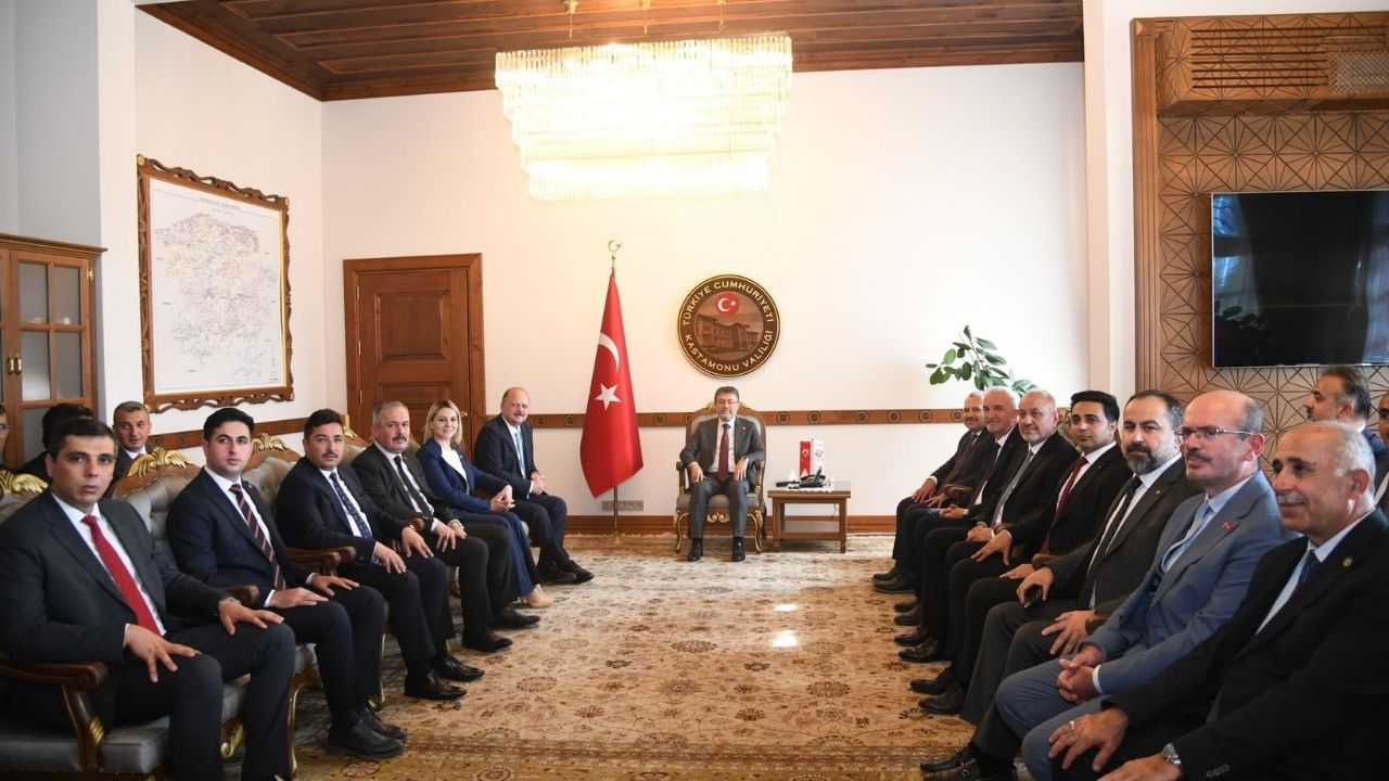 Bakan Yumaklı, Kastamonu’da Hemşehrileriyle Bayramlaştı (4)