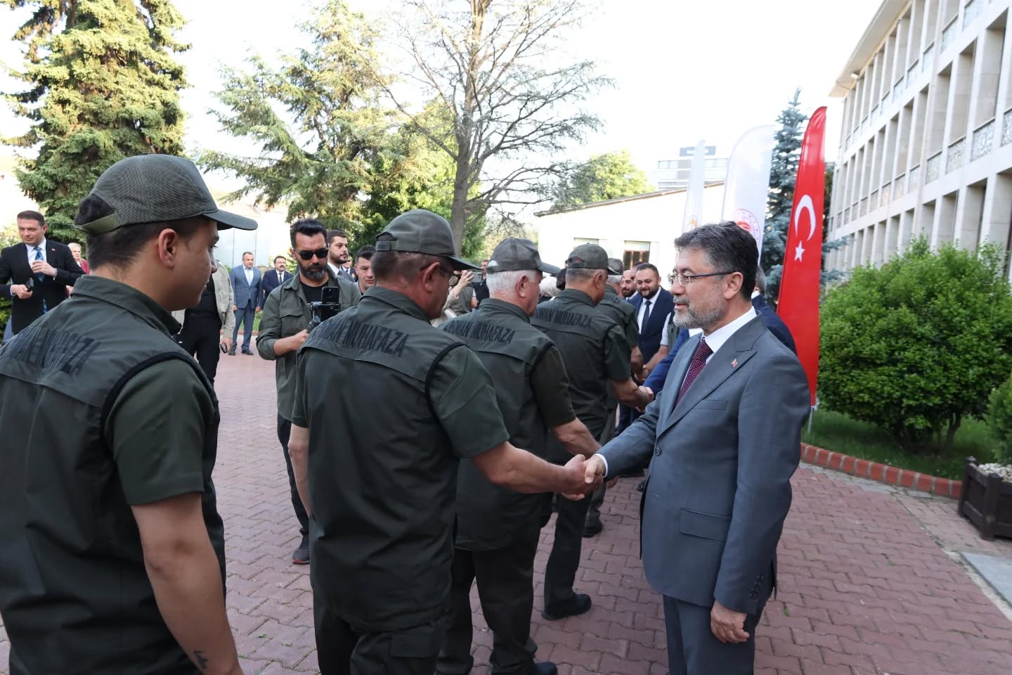 Bakan Yumaklı, Kastamonu’da Orman Kahramanlarıyla Bayramlaştı!