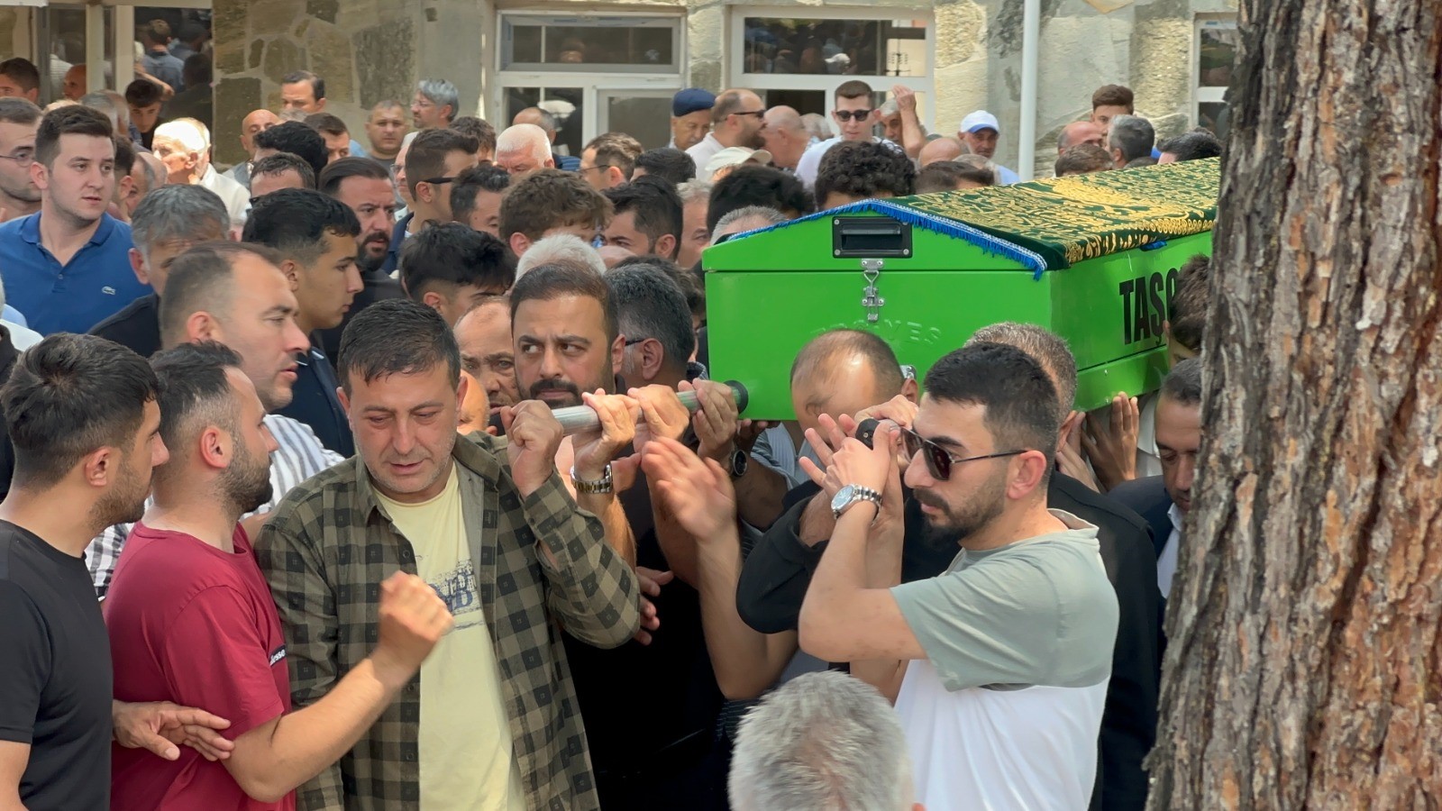 Feci Kaza Otomobiller Çapıştı 1 Kişi Hayatını Kaybetti 1