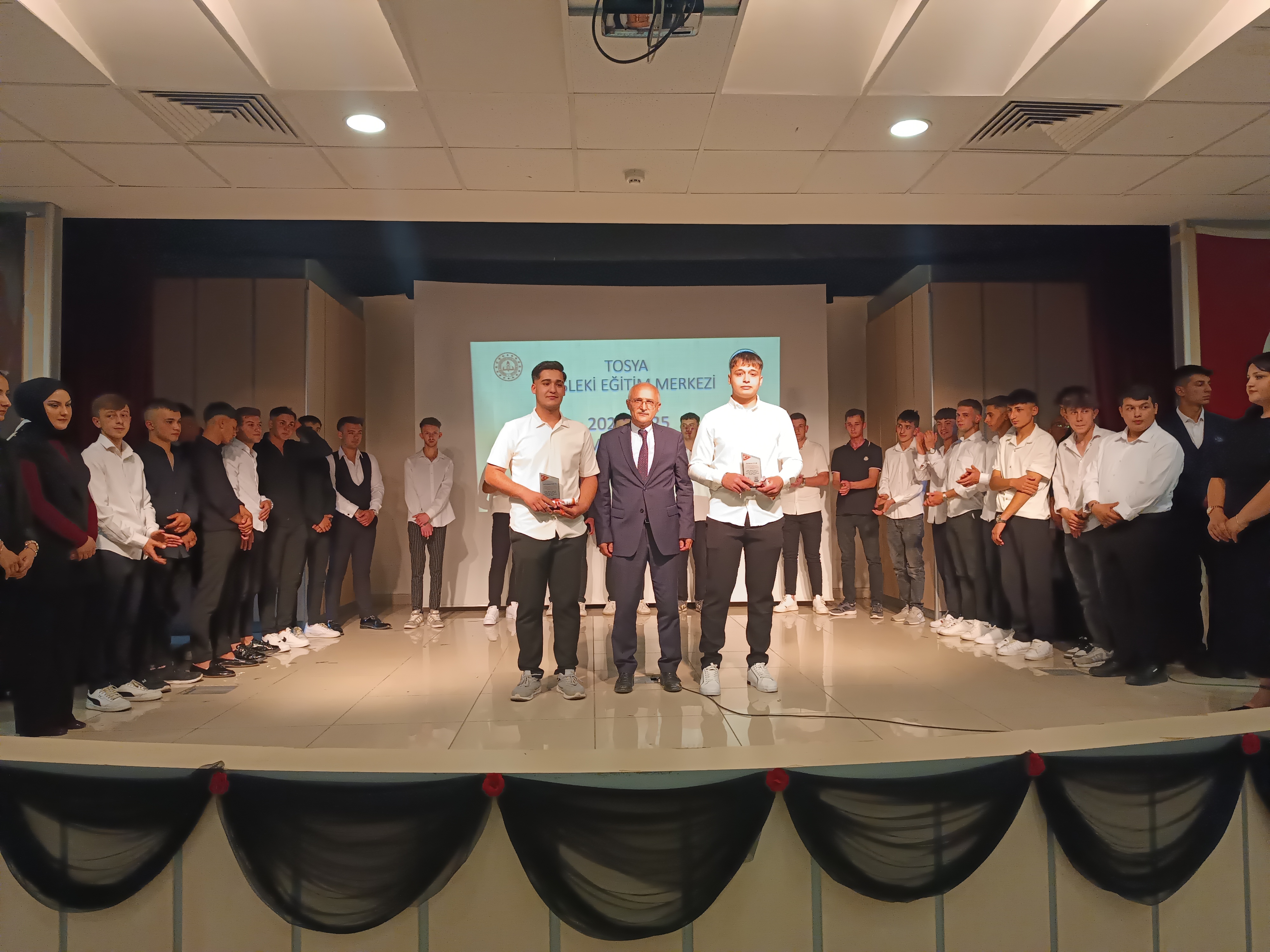 Kastamonu'da 15 Farklı Branştan 28 Öğrenciye Ustalık Belgeleri Verildi 1