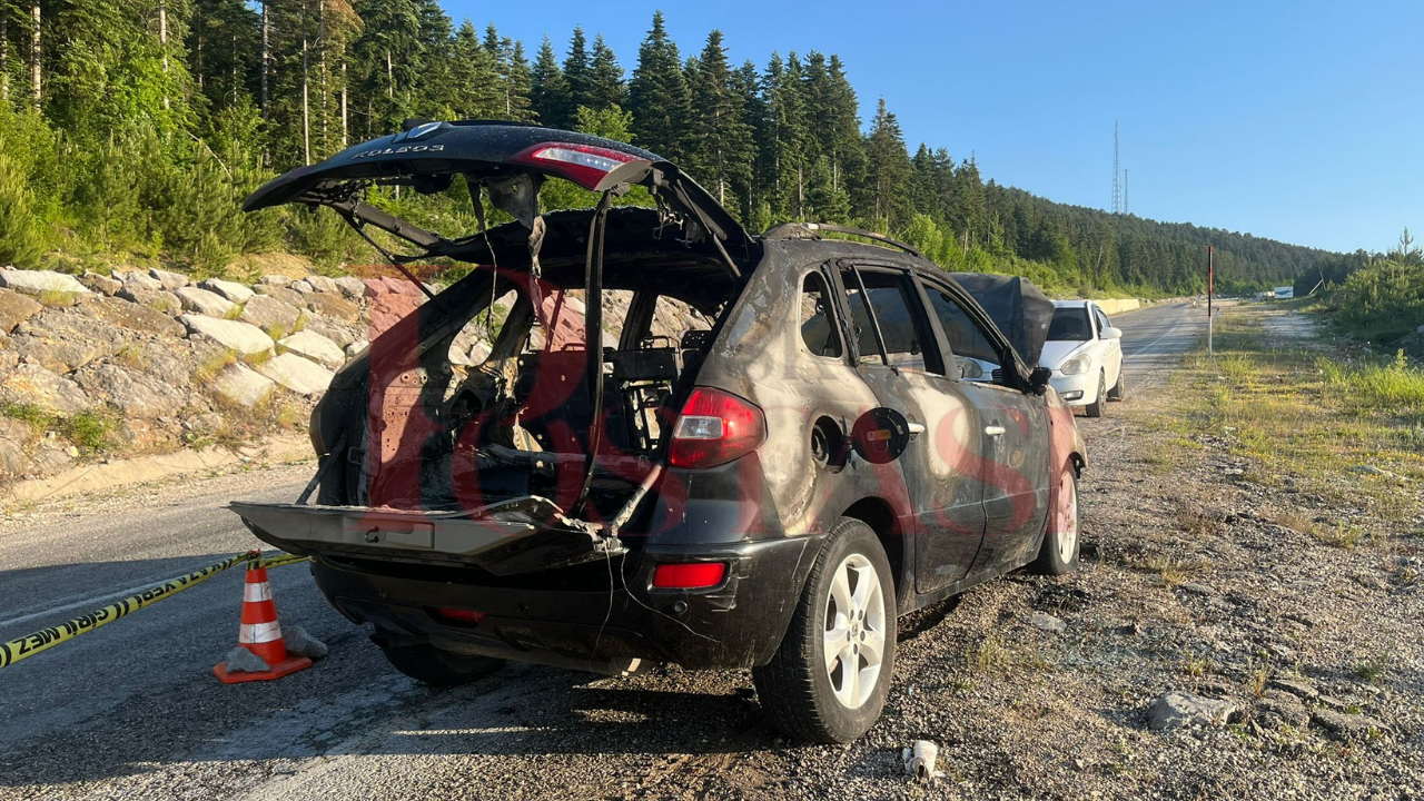 Kastamonu'da Araç Yangını Otomobil Küle Döndü! 4