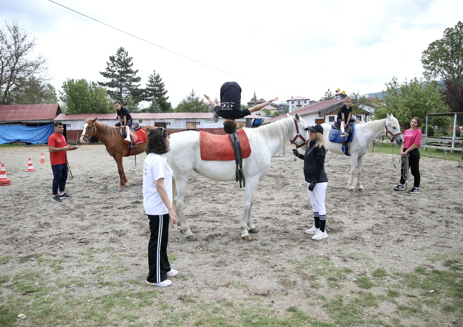 Kastamonu’da At Üzerinde Cimnastik! Minikler Sporu Doğayla Buluşturuyor 12