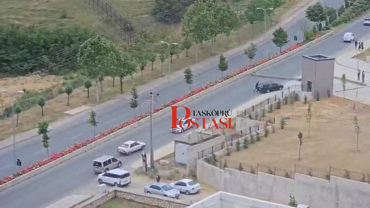 Kastamonu'da Elektrik Direği Devrildi Facianın Eşiğinden Dönüldü!
