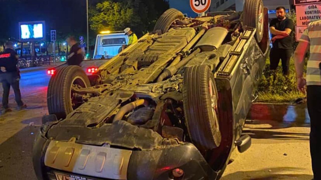 Kastamonu’da Feci Kaza Çarpışma Sonrası Araç Ters Döndü (4)