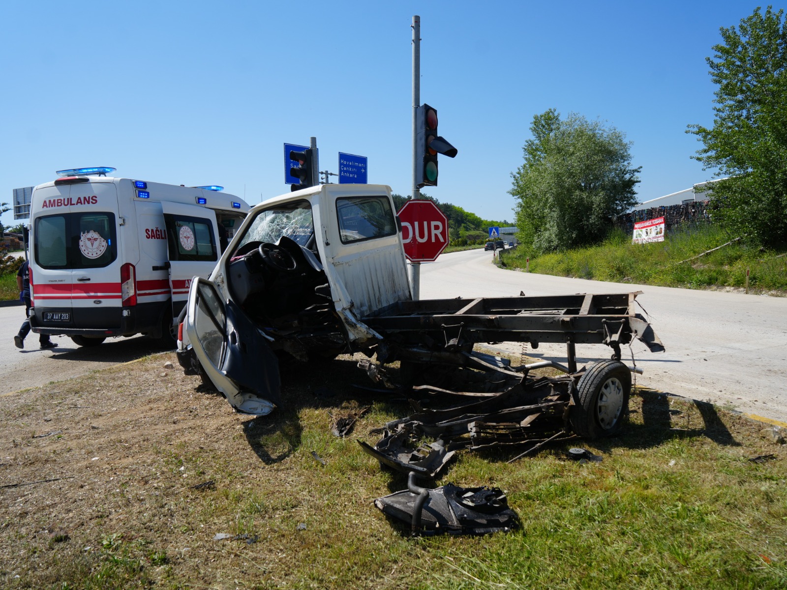 Kastamonu'da Feci Kaza! Otomobil Ile Kamyonet Çarpıştı 3 Yaralı! 50
