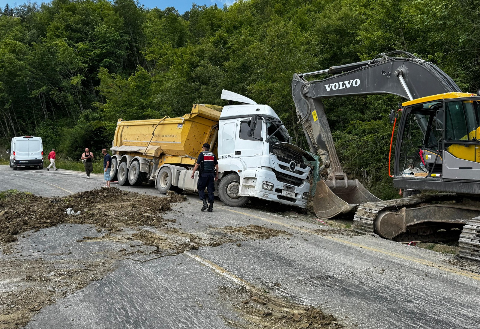 Kastamonu'da Hafriyat Kamyonu Devrildi Sürücü Hayatını Kaybetti 22