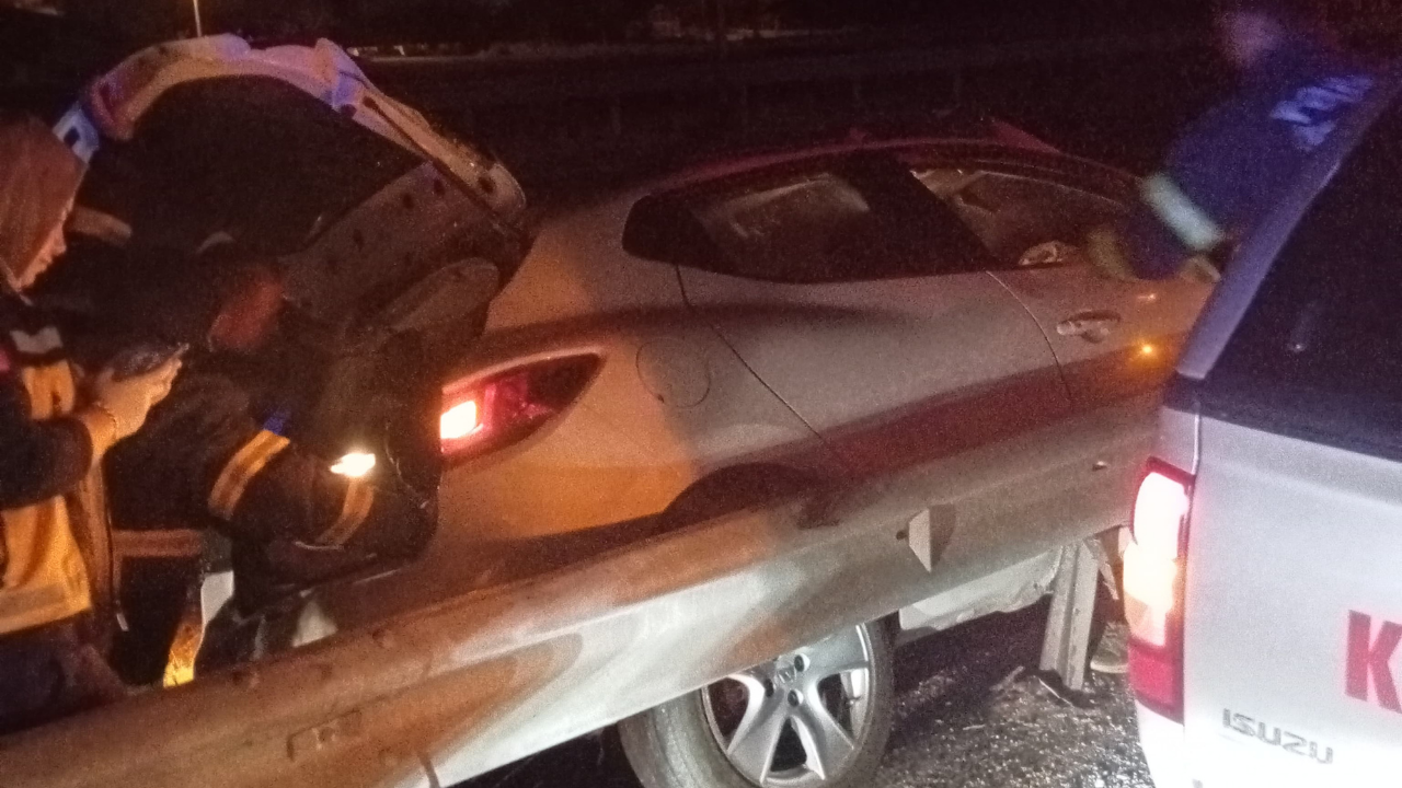 Kastamonu'da Korkutan Kaza Sürücü Bariyerlere Çarptı! 1 Yaralı