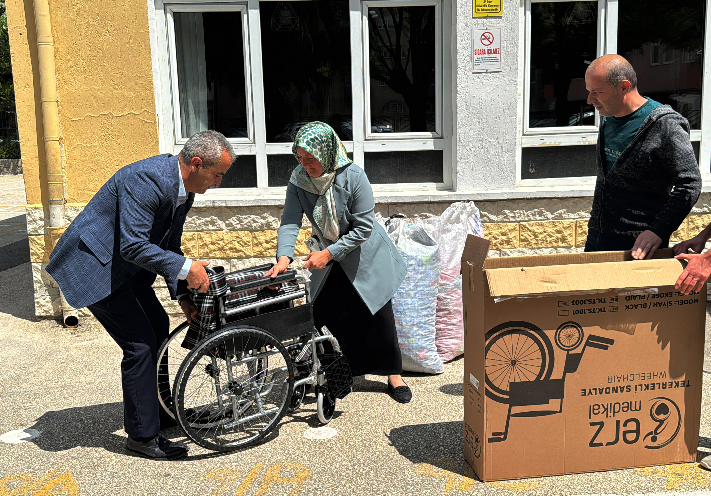 Kastamonu'da Mavi Kapak Kampanyasıyla Özel Bireylere Umut Oldular