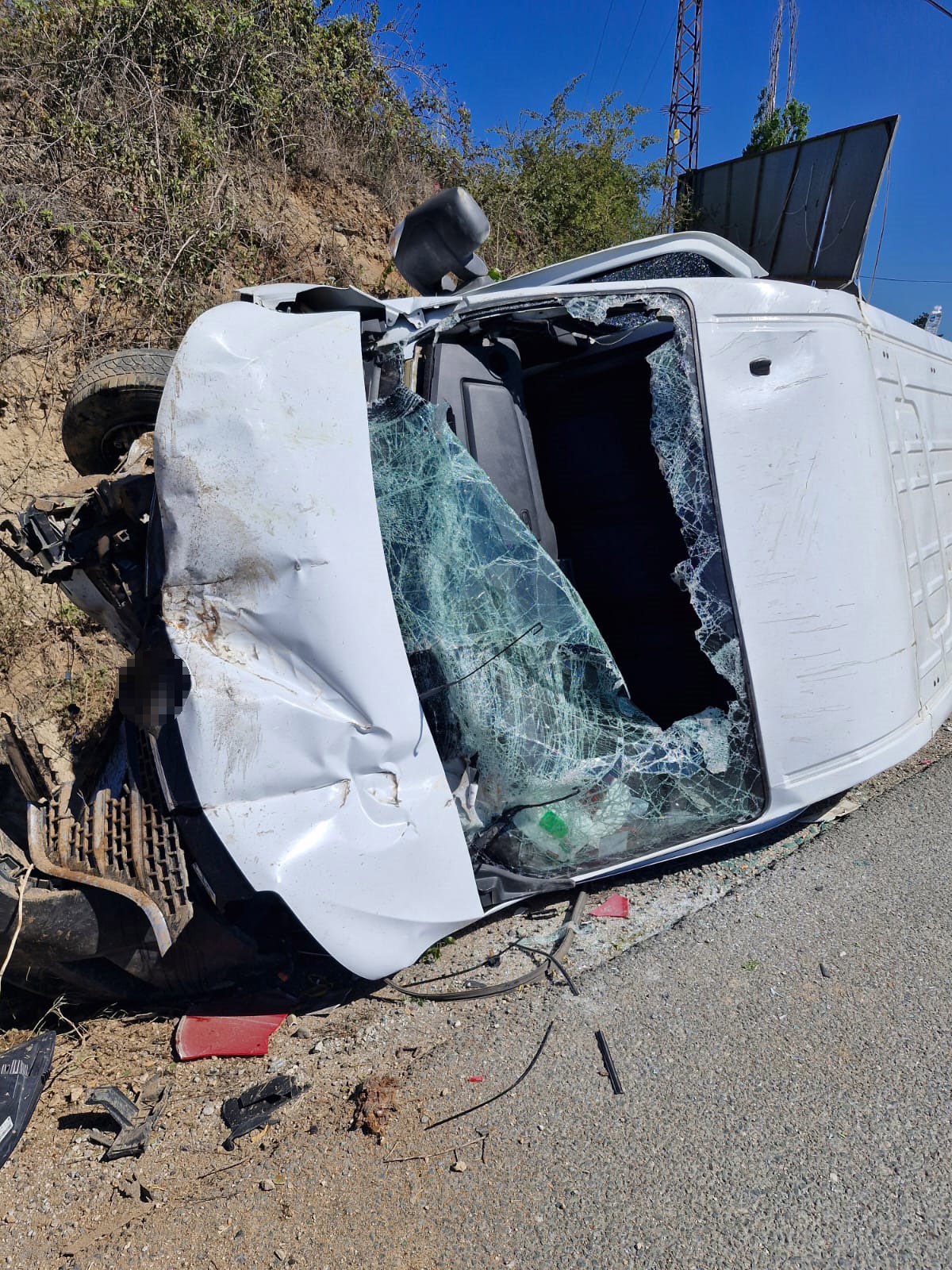 Kastamonu'da Minibüs Su Kanalına Devrildi 3 Yaralı Var! 2