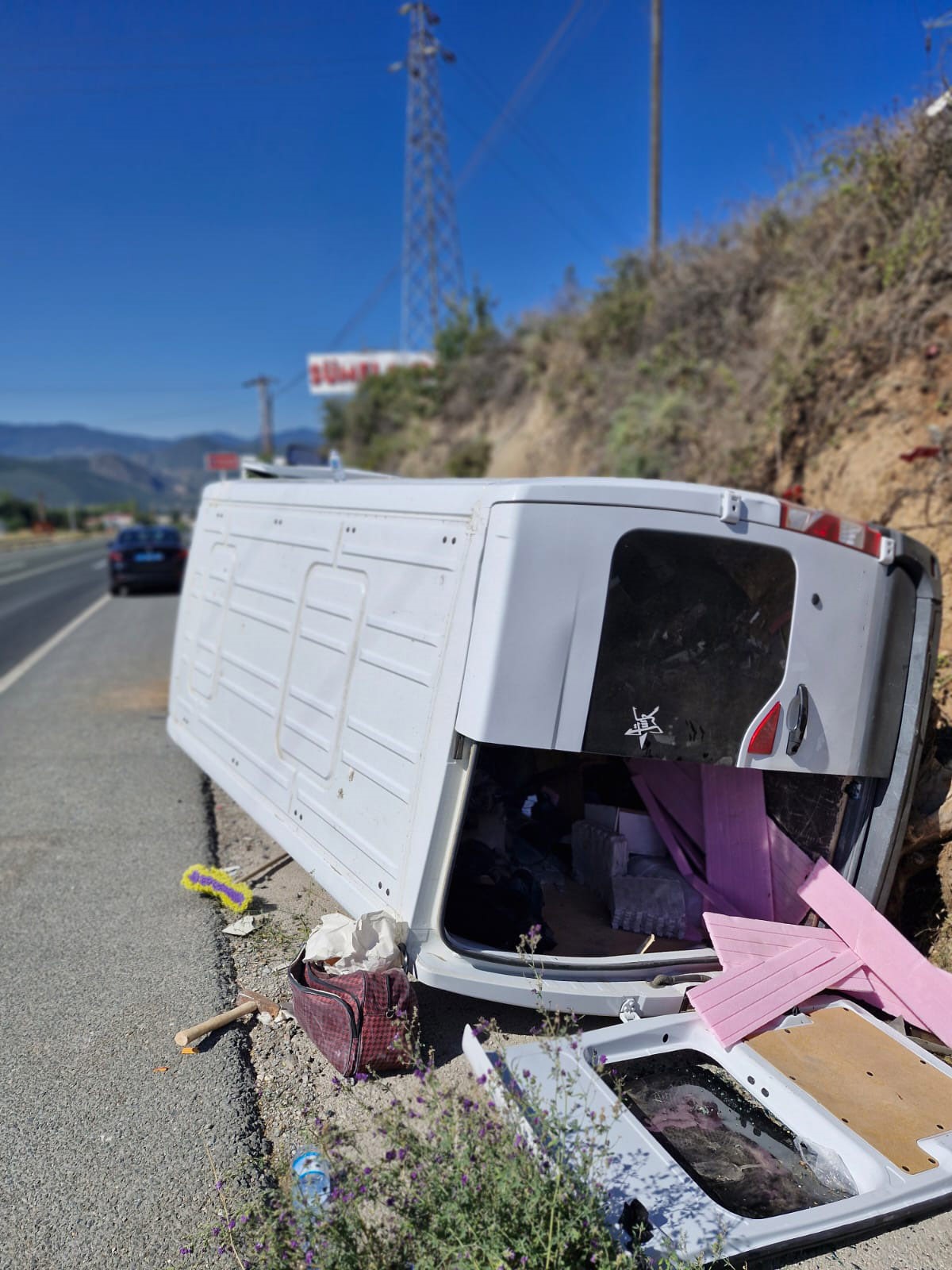 Kastamonu'da Minibüs Su Kanalına Devrildi 3 Yaralı Var!
