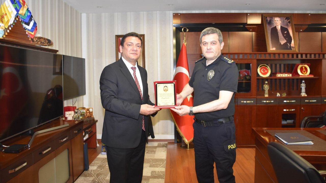 Kastamonu’da Öğrencilerden Emniyet Müdürü Ay’a Güvenlik Teşekkürü (2)
