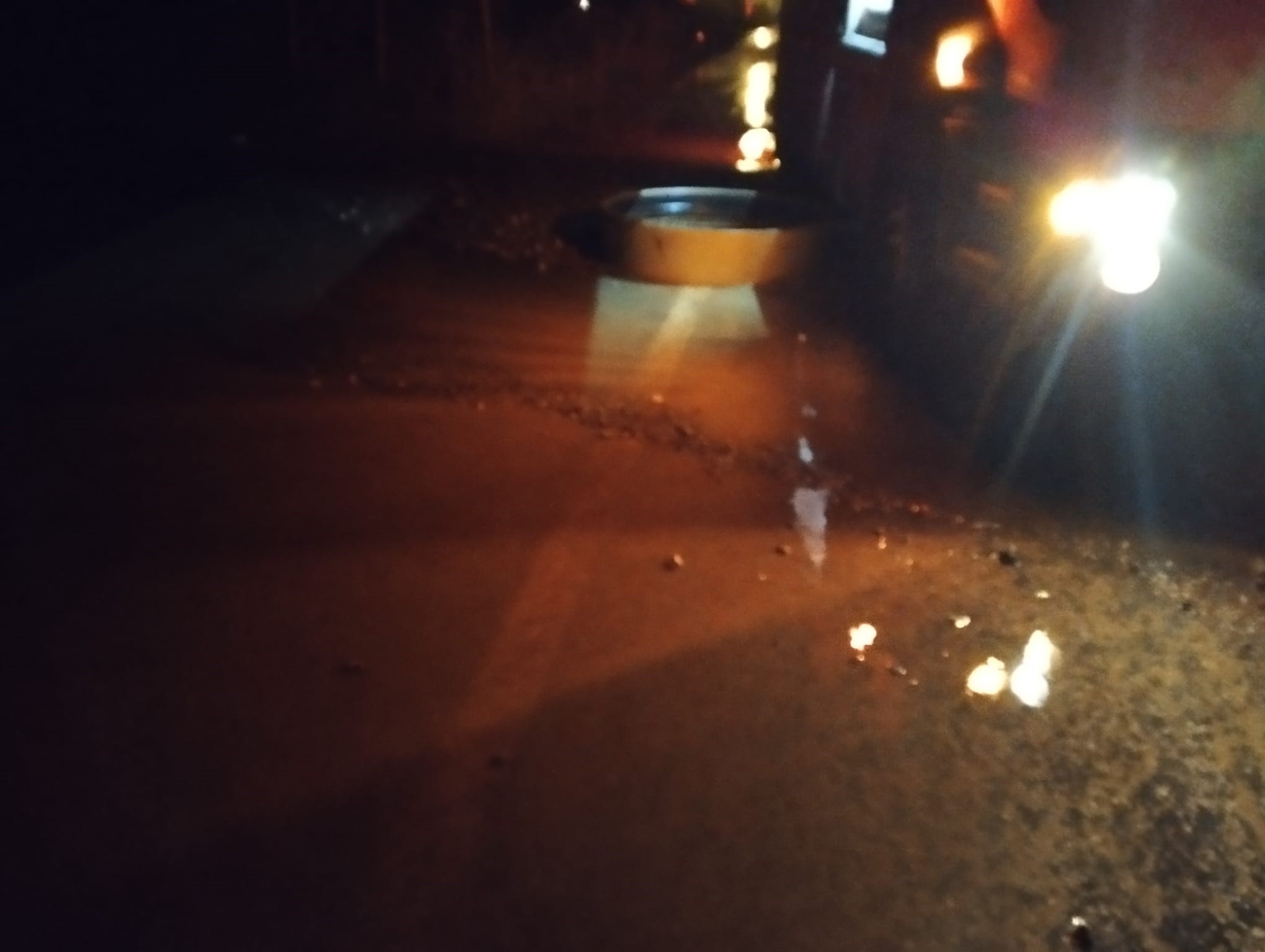 Kastamonu'da Su Borusu Patladı Otomobil Sürücüsü Mahsur Kaldı!
