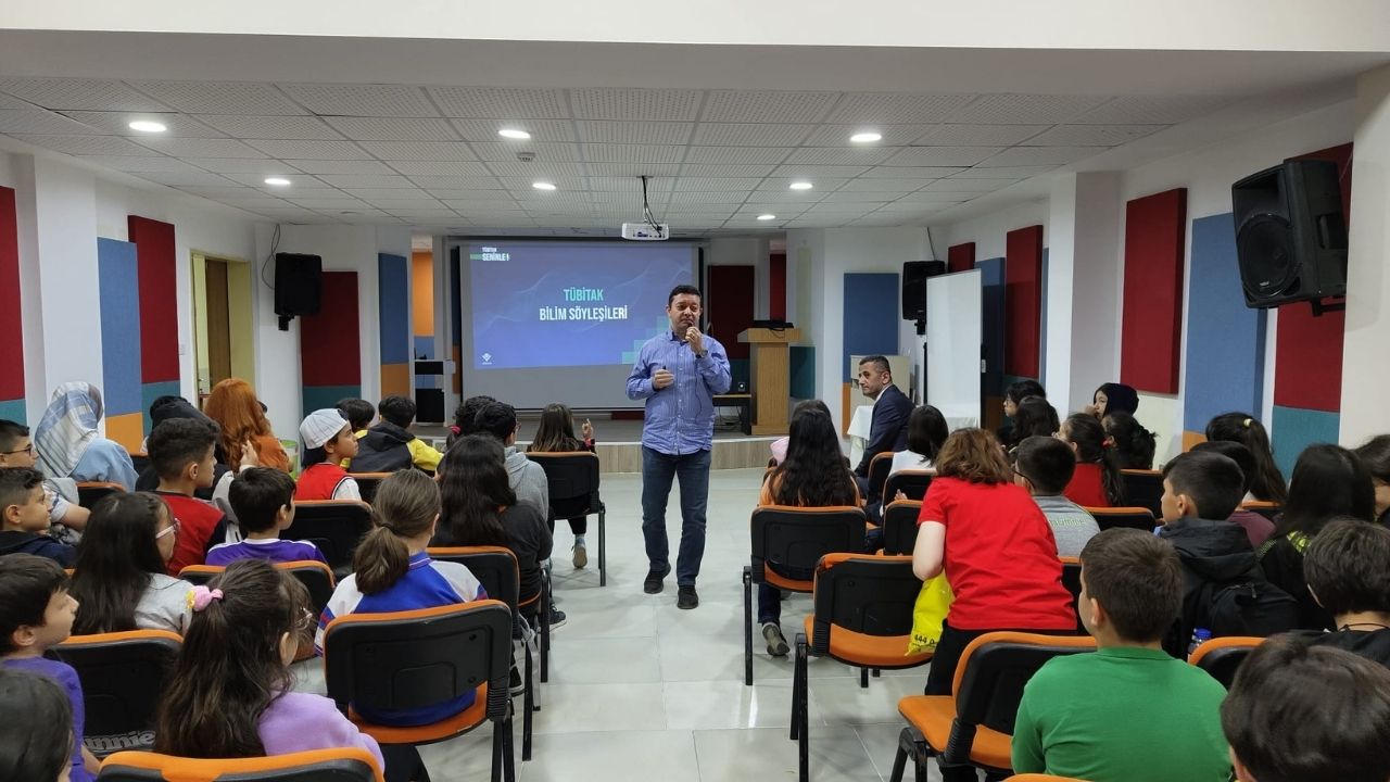 Kastamonu’da Tübi̇tak Bilim Söyleşileri Devam Ediyor Öğrenciler Afet Bilinci Kazanıyor (1)