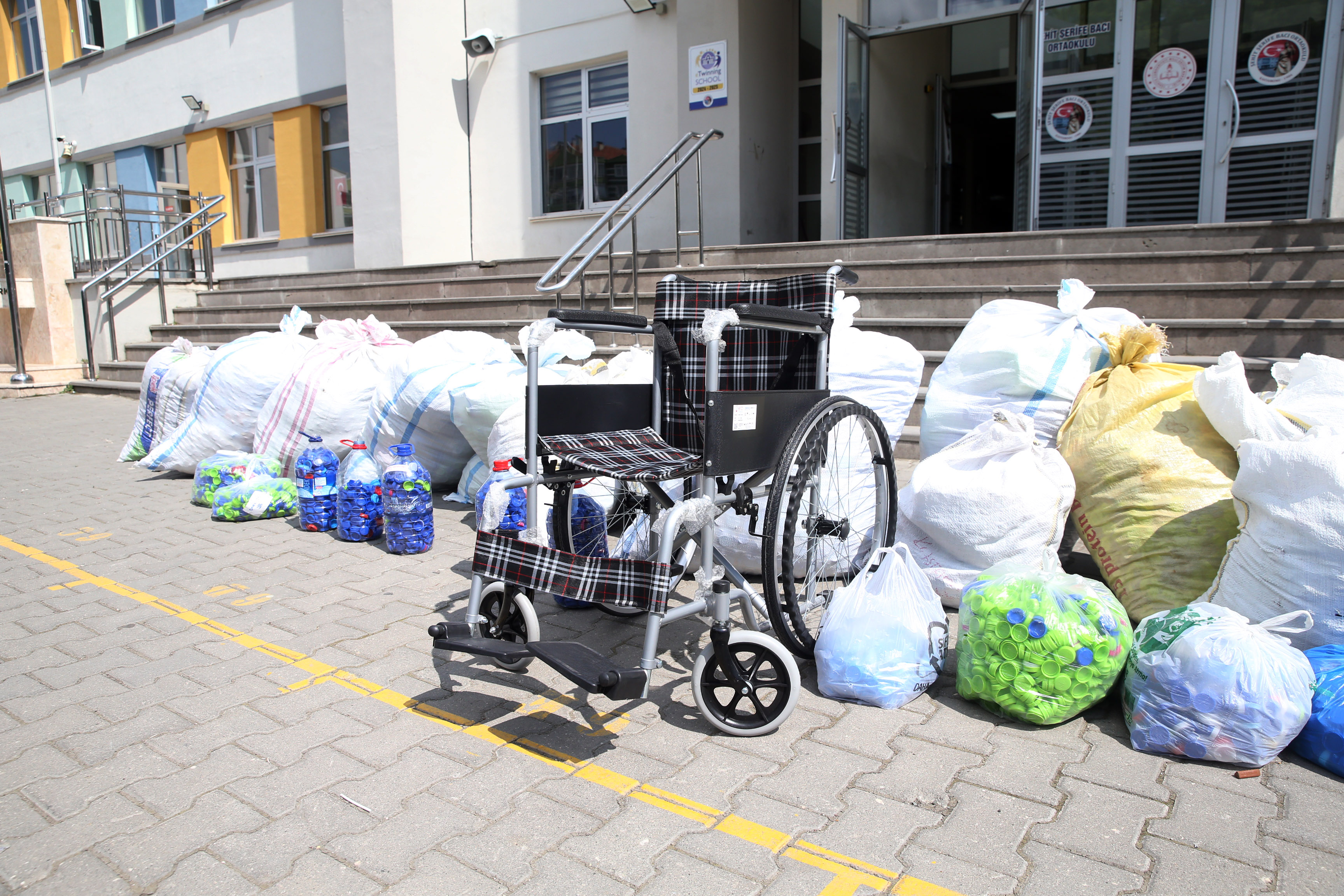 Kastamonulu Öğrencilerden Örnek Hareket 30 Torba Kapak Toplayarak Umut Oldular!