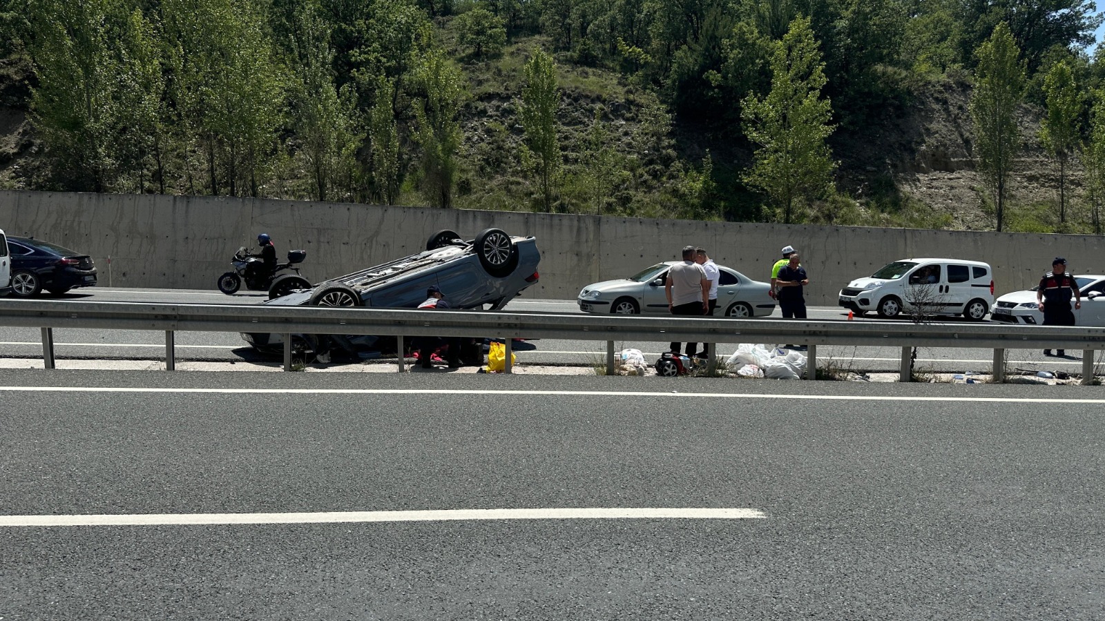 Kastamonu'nun Ilçesinde Feci Kaza! Tıra Çarpan Otomobil Takla Attı 5 Yaralı Var! 4