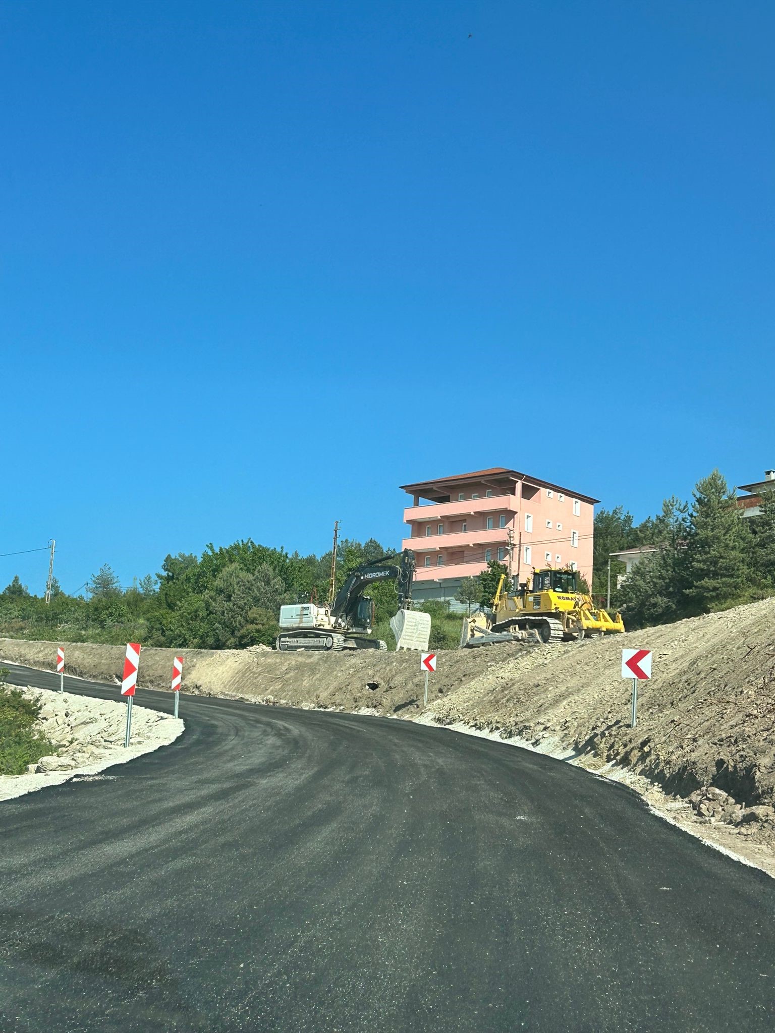 Kastamonu'nun Ilçesinde Heyelan Sebebiyle Ulaşıma Kapanan Yol Açıldı 4