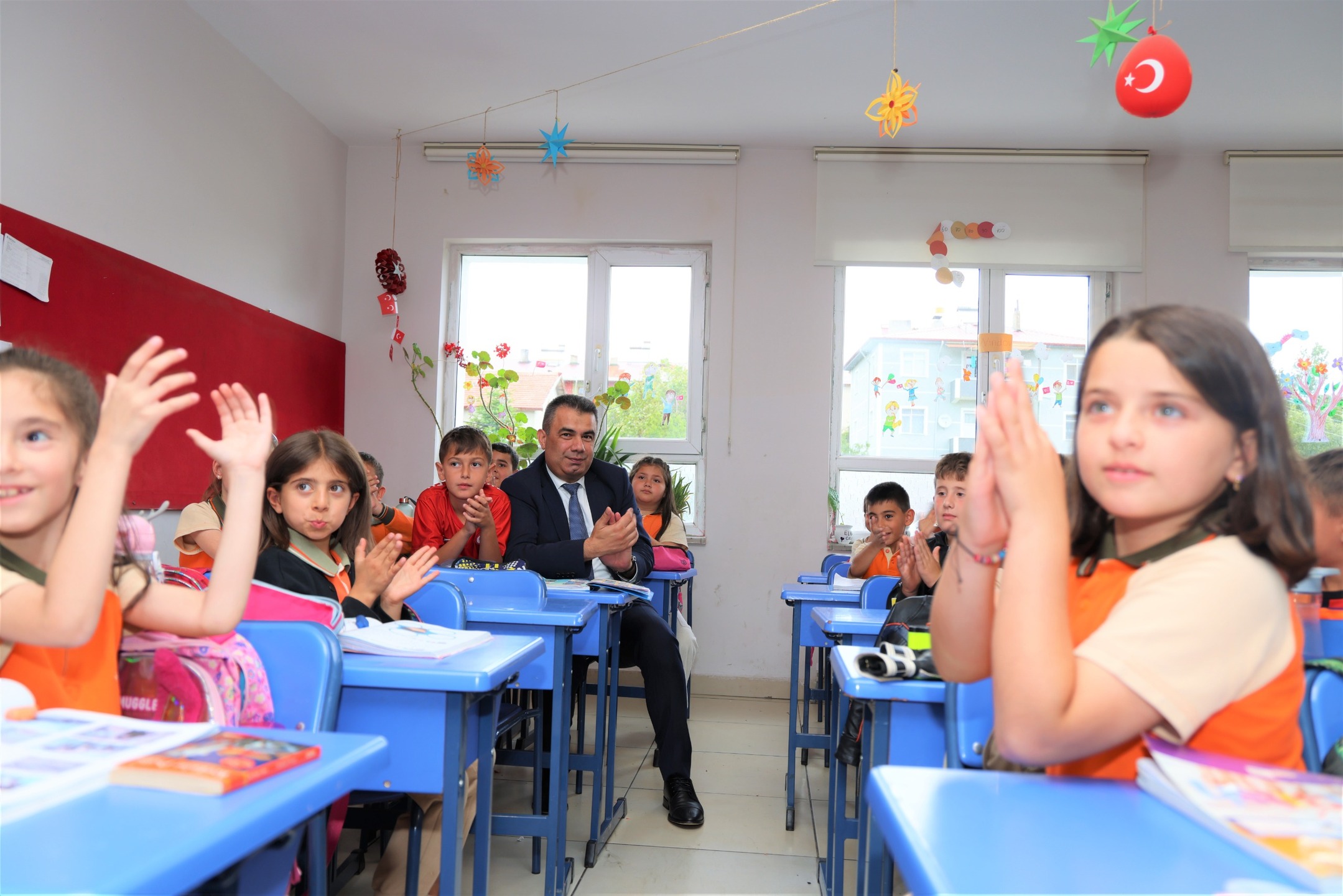 Kastamonu'nun Ilçesinde Öğrencilerle Buluştu 'Bu Yıllar Çok Kıymetli Bir Zaman Dilimidir' 1