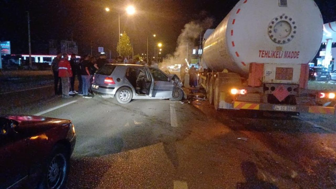 Korkunç Kaza Karşı Şeride Geçerek Tankerle Çarpıştı 1 Ölü! (1)