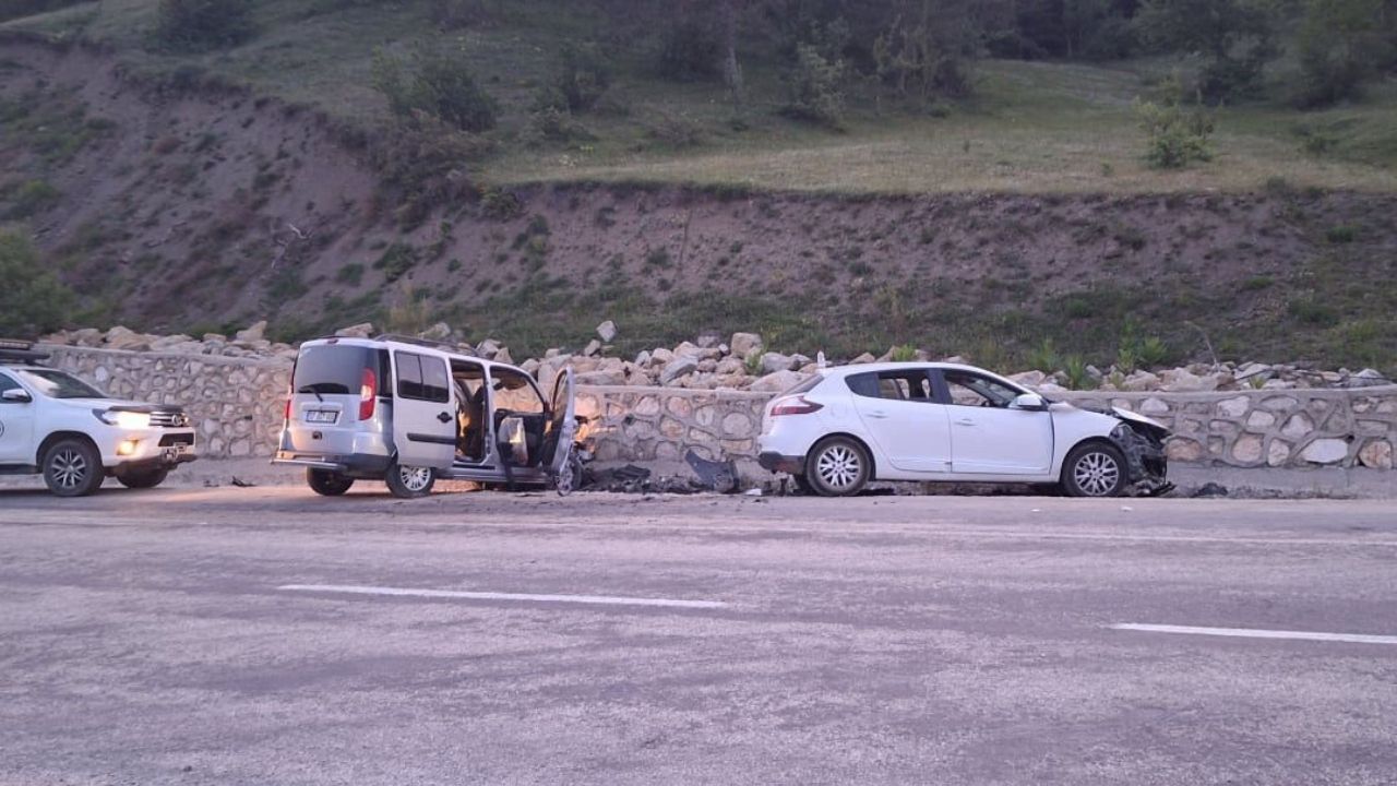 Kurban Bayramı’nda Kastamonu’da Korkutan Kaza 6 Yaralı, Olay Yeri Karıştı (1)