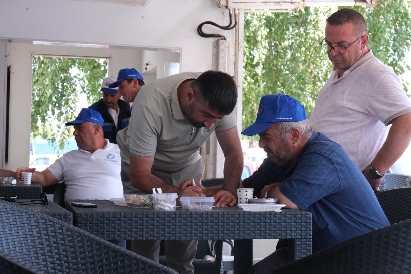 Landini Tanıtım Tir’ı Taşköprü’de Çiftçilerle Buluştu1