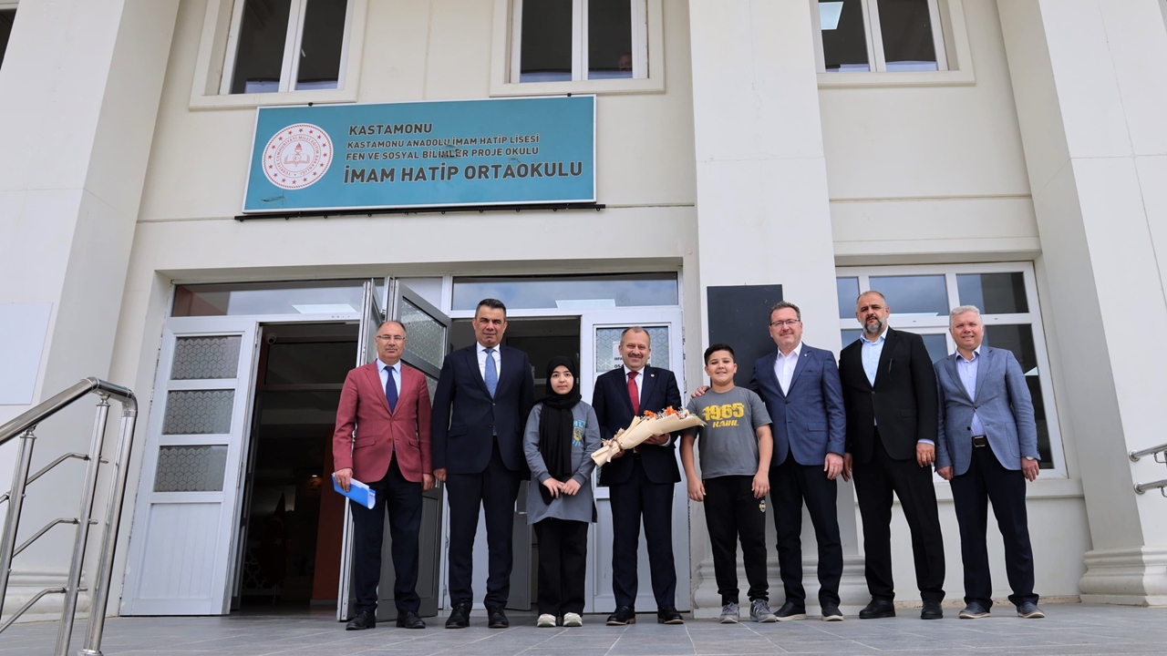 Milletvekili Uluay Robot (1)