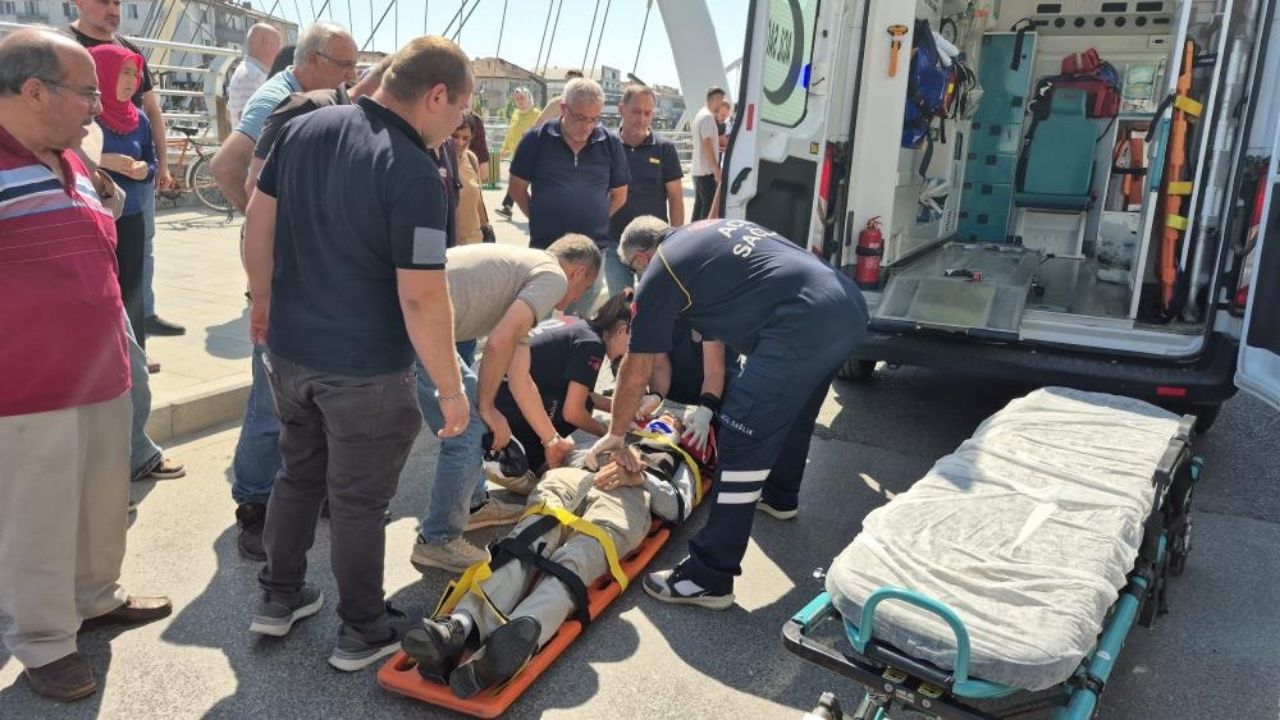 Motosiklet Ile Bisiklet Çarpıştı 2 Kişi Hastaneye Kaldırıldı (1)