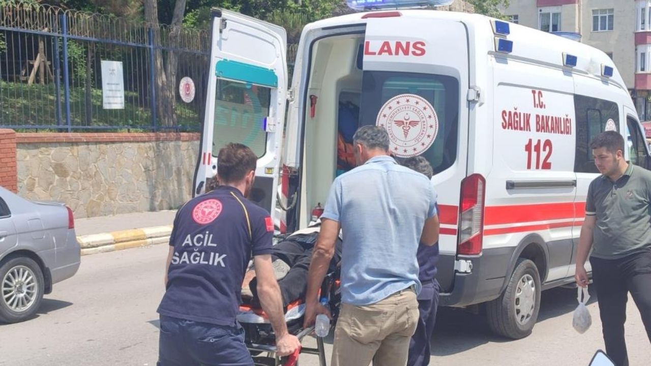 Motosiklet Ve Otomobil Kafa Kafaya Çarpıştı, 2 Yaralı! (1)