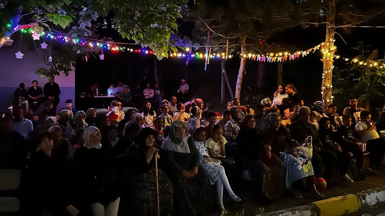 Okul Bahçesi Sinema Salonuna Döndü Taşköprü’de Renkli Gece (3)