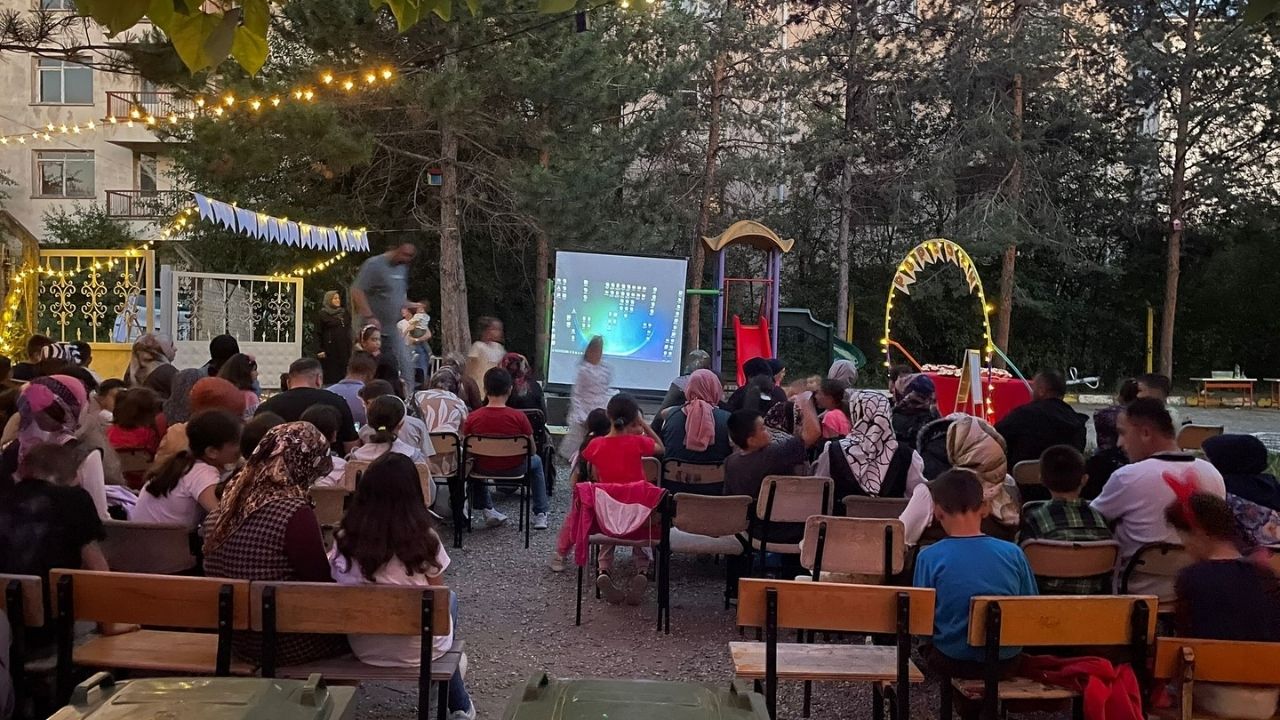 Okul Bahçesi Sinema Salonuna Döndü Taşköprü’de Renkli Gece (4)